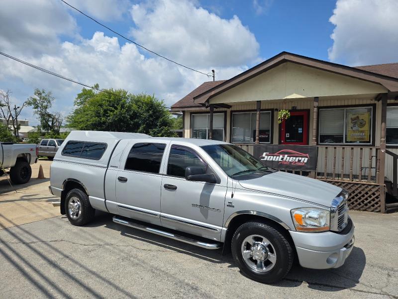 Dodge Ram 2500 Laramie Mega Cab 2WD 2006