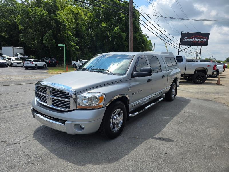 Dodge Ram 2500 Laramie Mega Cab 2WD 2006