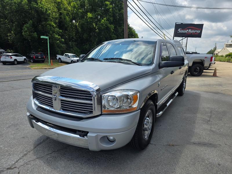 Dodge Ram 2500 Laramie Mega Cab 2WD 2006