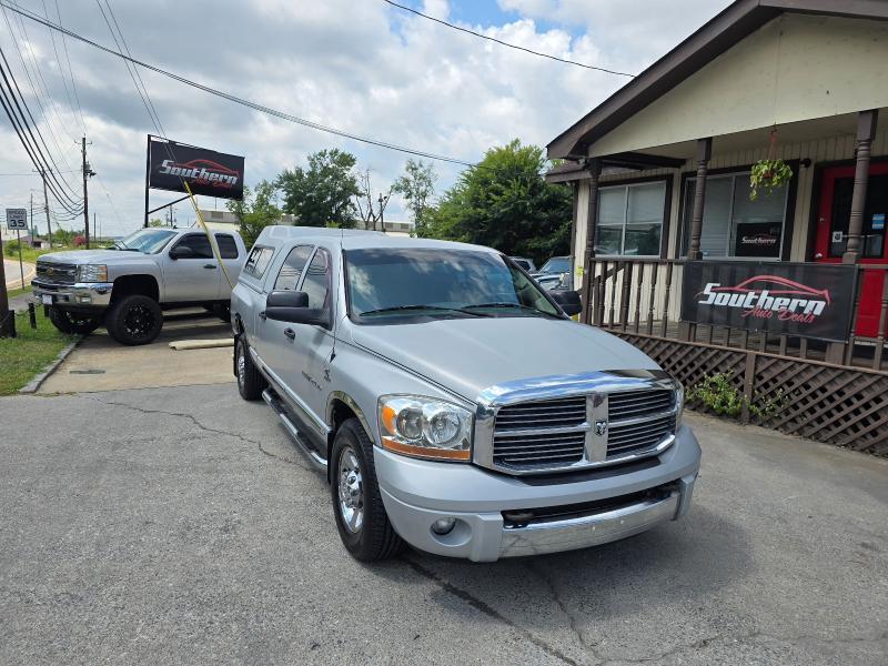 Dodge Ram 2500 Laramie Mega Cab 2WD 2006