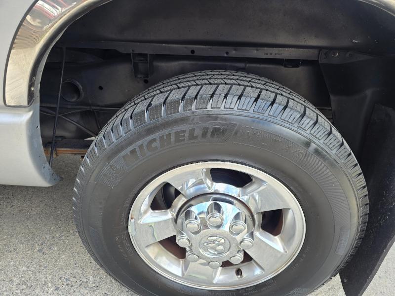 Dodge Ram 2500 Laramie Mega Cab 2WD 2006