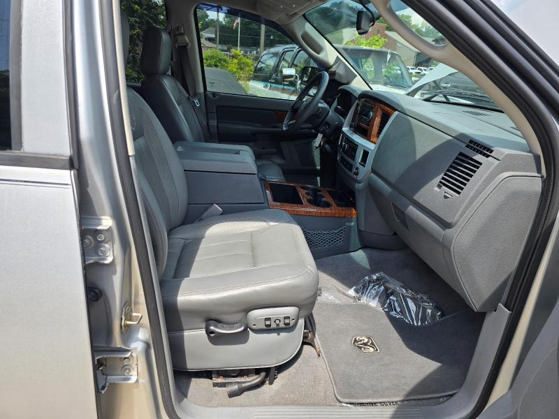 Dodge Ram 2500 Laramie Mega Cab 2WD 2006
