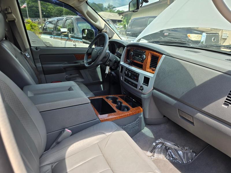 Dodge Ram 2500 Laramie Mega Cab 2WD 2006