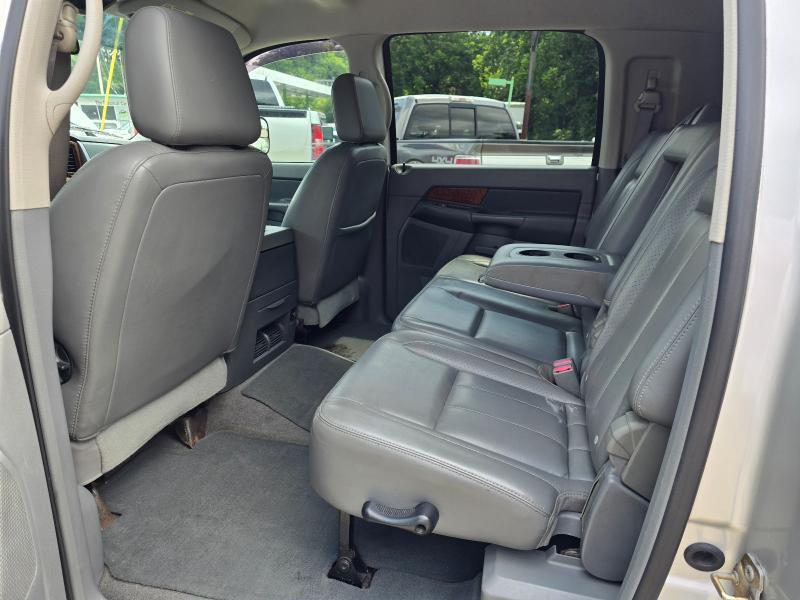Dodge Ram 2500 Laramie Mega Cab 2WD 2006