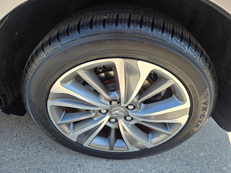 Acura MDX photo 11