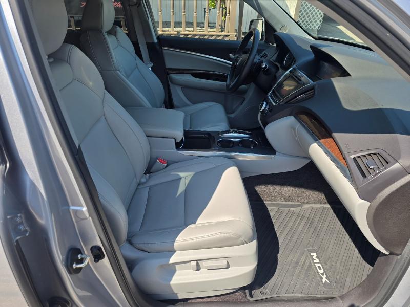 Acura MDX photo 15