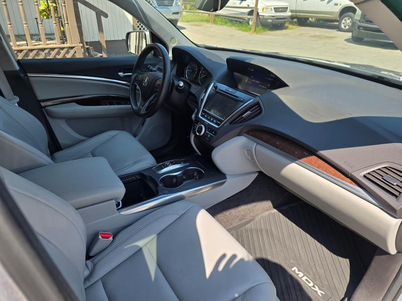 Acura MDX photo 16