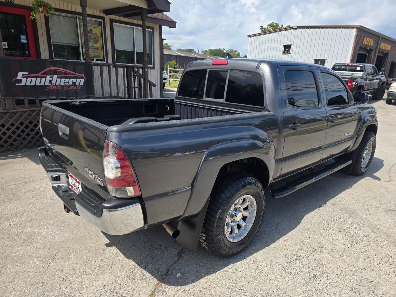 Toyota Tacoma photo 4