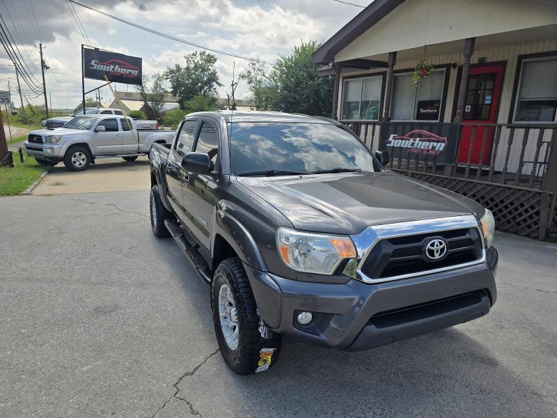 Toyota Tacoma photo 9