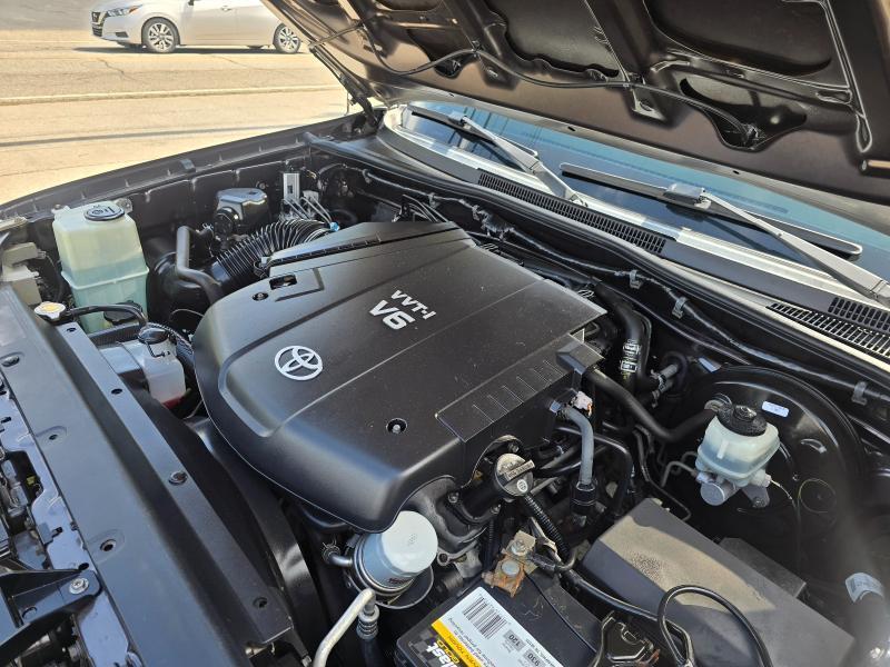 Toyota Tacoma photo 11