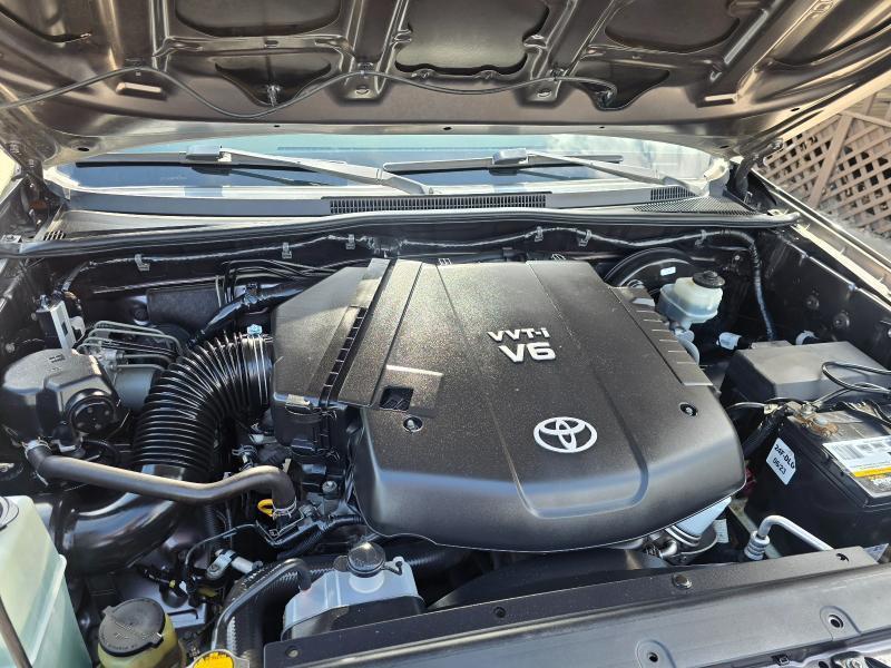 Toyota Tacoma photo 12