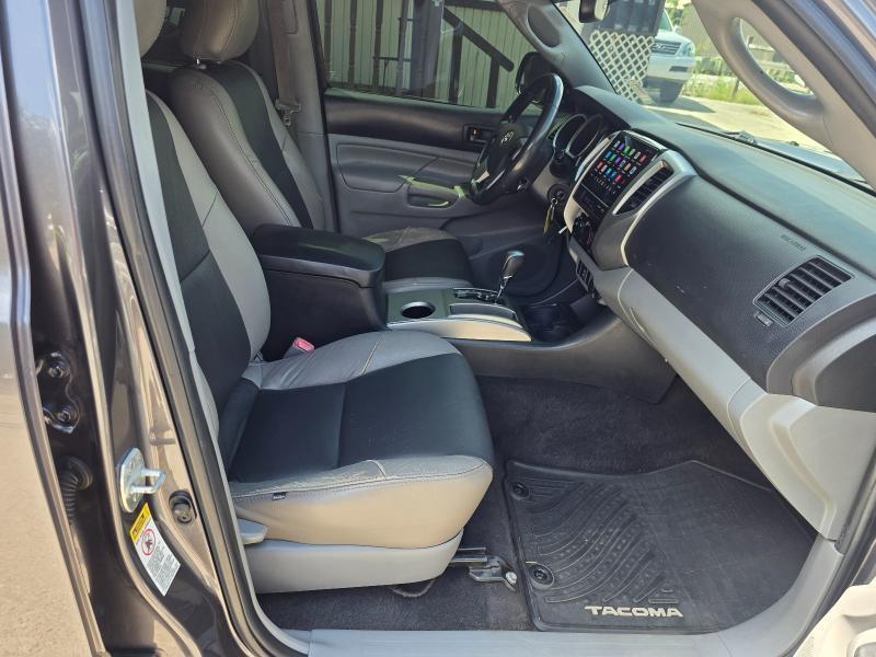 Toyota Tacoma photo 14