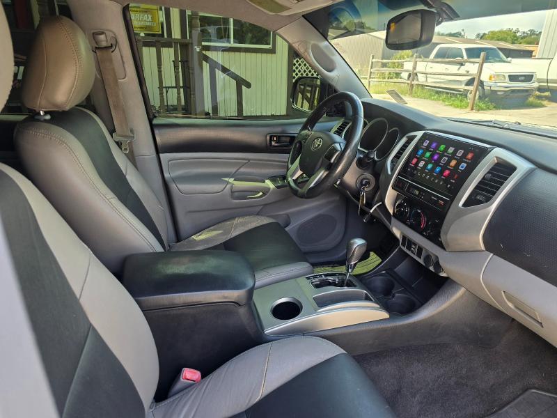 Toyota Tacoma photo 15