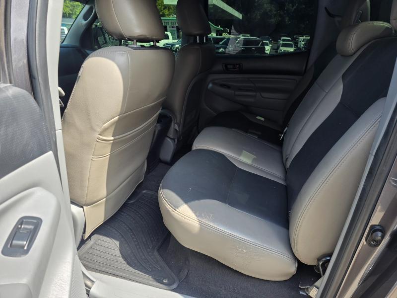 Toyota Tacoma photo 17