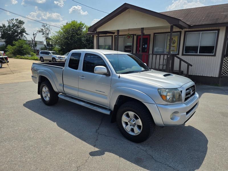 Toyota Tacoma 4WD Access Cab V6 AT (Natl) 2005