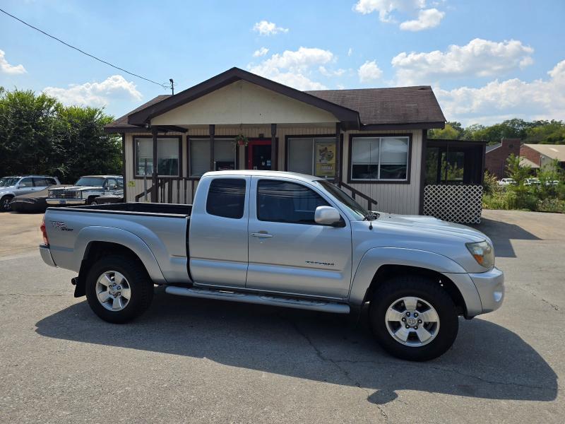 Toyota Tacoma 4WD Access Cab V6 AT (Natl) 2005