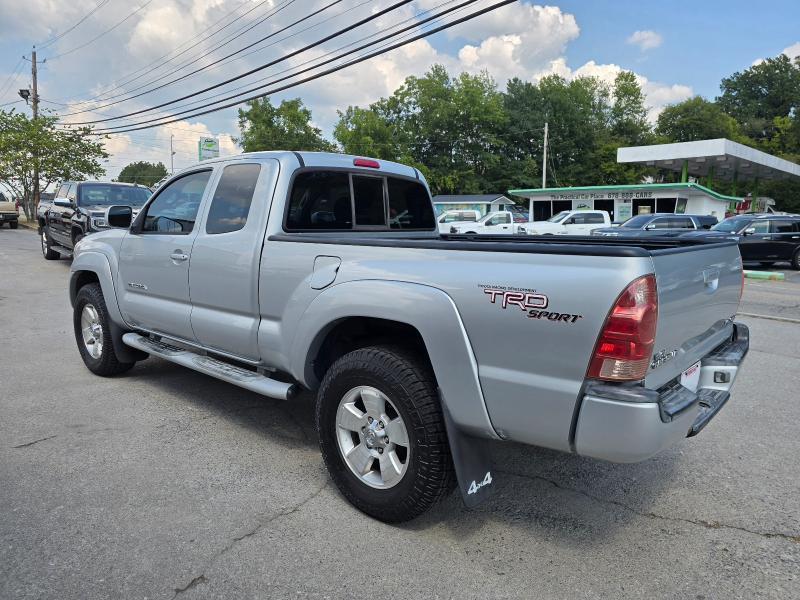 Toyota Tacoma 4WD Access Cab V6 AT (Natl) 2005