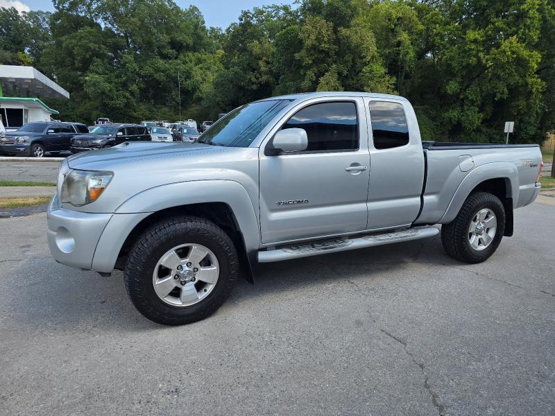 Toyota Tacoma 4WD Access Cab V6 AT (Natl) 2005
