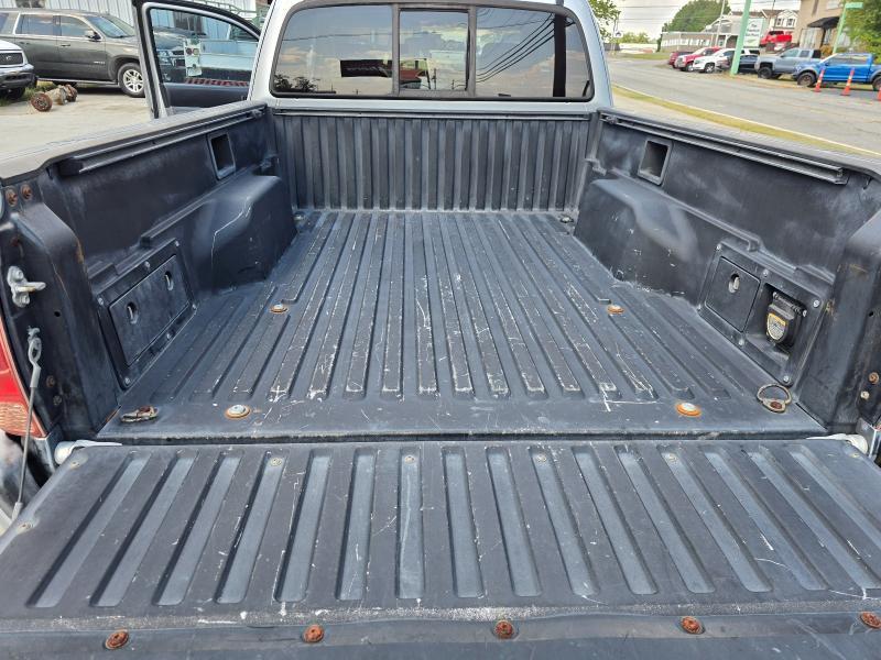 Toyota Tacoma 4WD Access Cab V6 AT (Natl) 2005