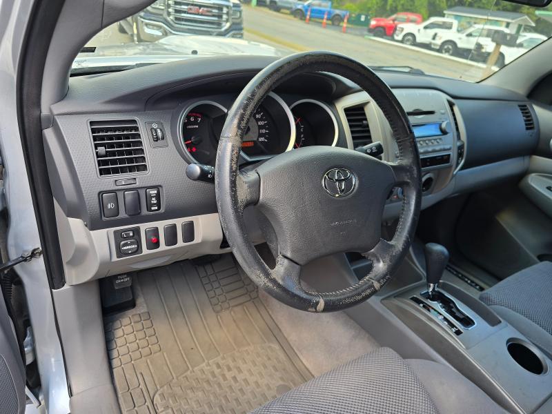 Toyota Tacoma 4WD Access Cab V6 AT (Natl) 2005