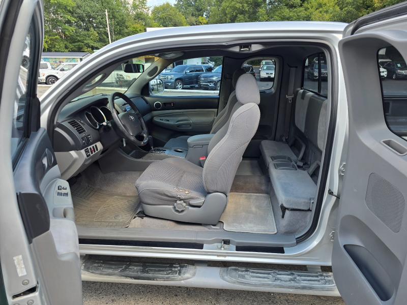 Toyota Tacoma 4WD Access Cab V6 AT (Natl) 2005