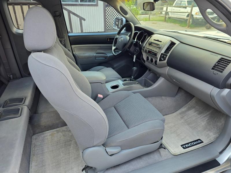 Toyota Tacoma 4WD Access Cab V6 AT (Natl) 2005