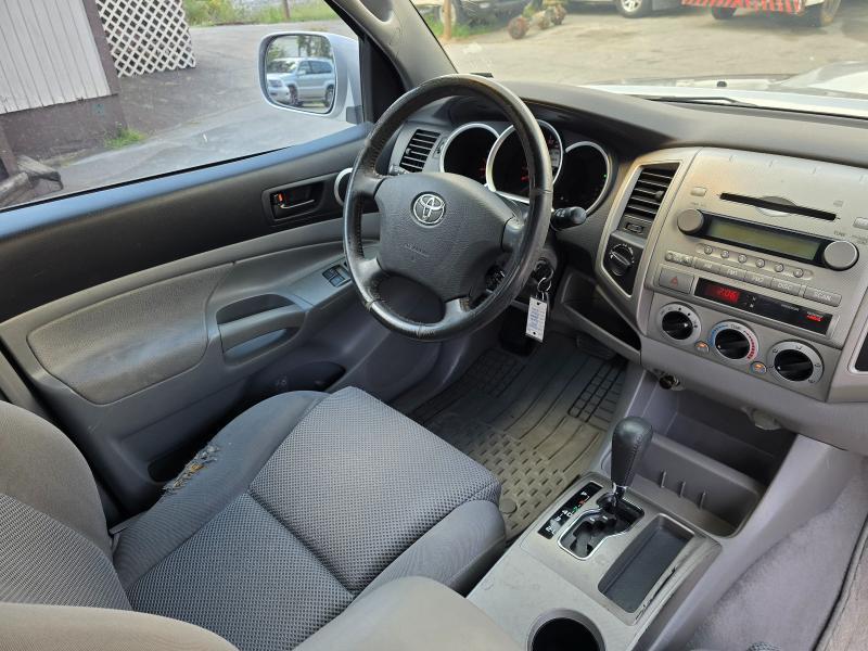 Toyota Tacoma 4WD Access Cab V6 AT (Natl) 2005