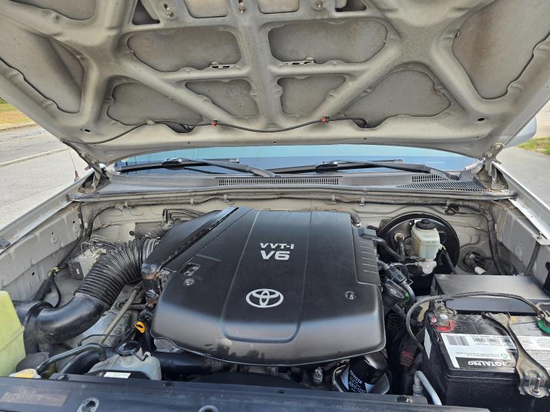 Toyota Tacoma 4WD Access Cab V6 AT (Natl) 2005
