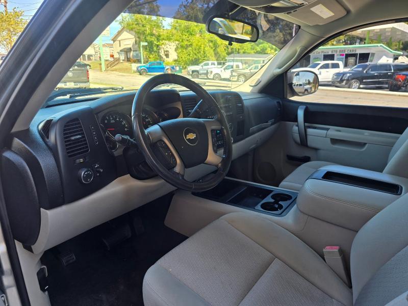 Chevrolet Silverado photo 17
