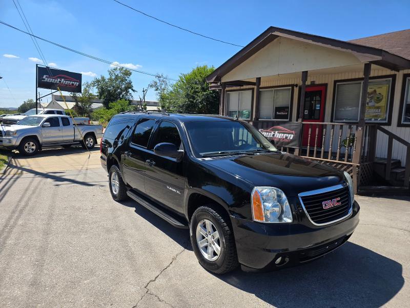 GMC Yukon XL photo 2