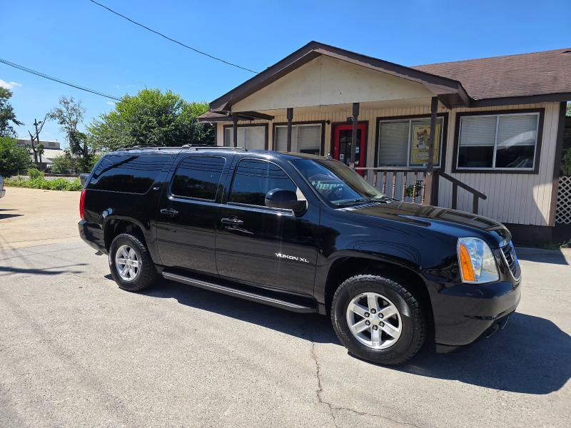 GMC Yukon XL photo 3