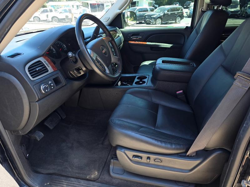 GMC Yukon XL photo 11