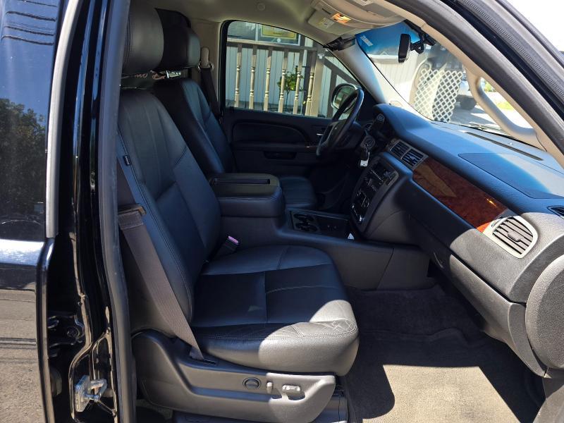 GMC Yukon XL photo 12