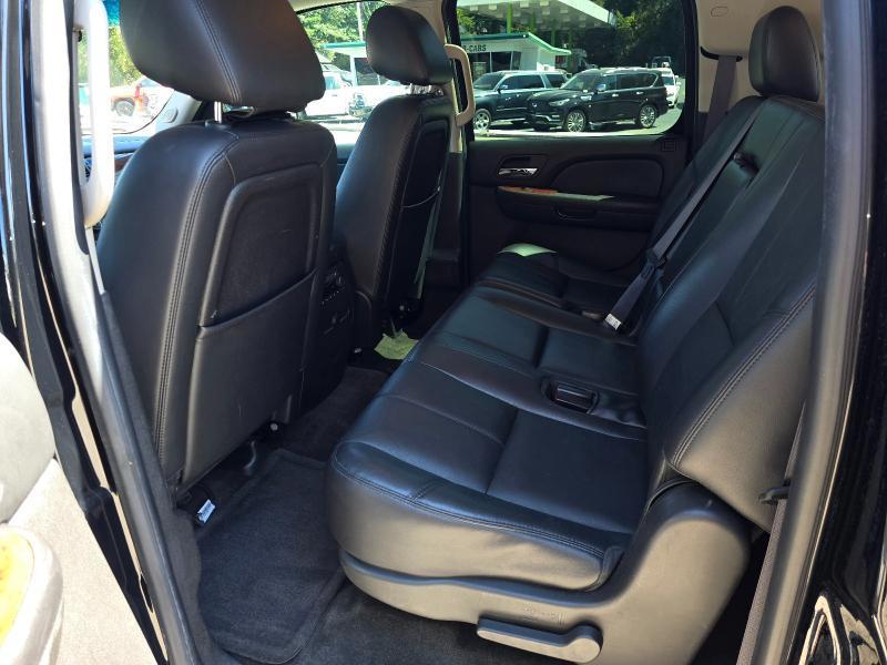 GMC Yukon XL photo 14