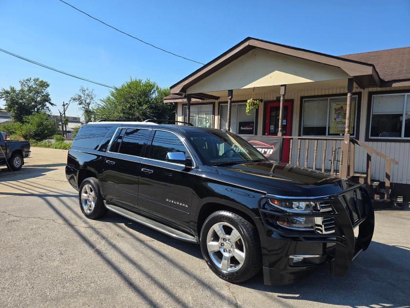 Chevrolet Suburban photo 2
