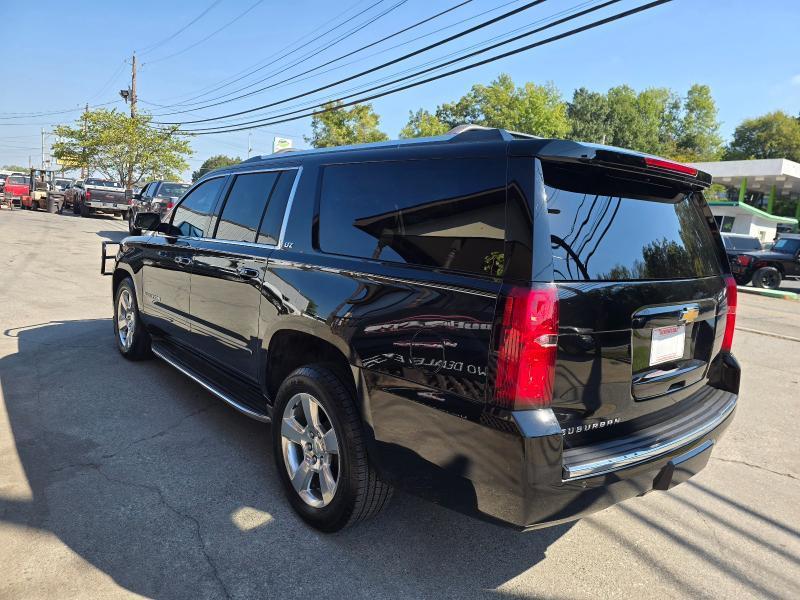 Chevrolet Suburban photo 5