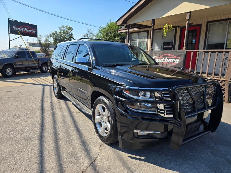 Chevrolet Suburban photo 9