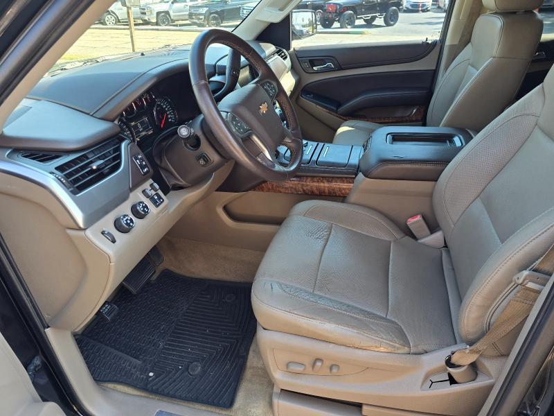 Chevrolet Suburban photo 11