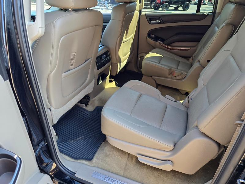 Chevrolet Suburban photo 14