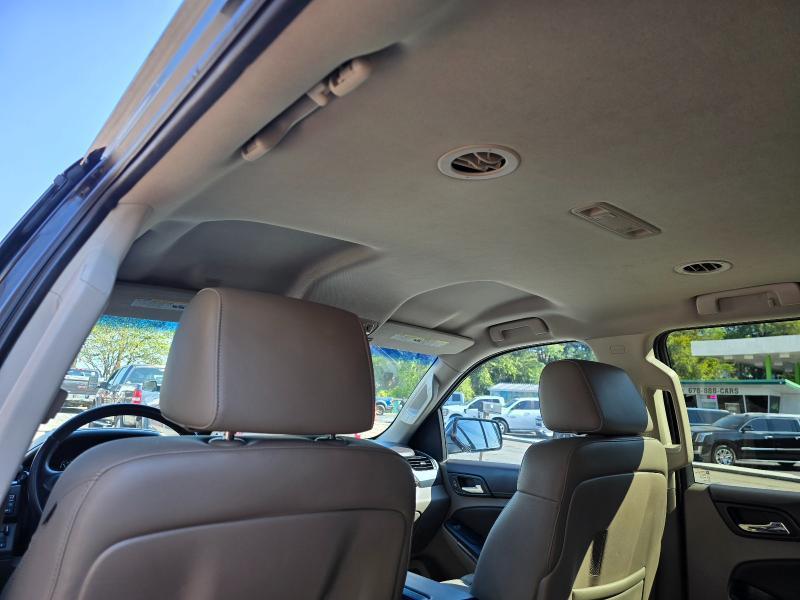 Chevrolet Suburban photo 16