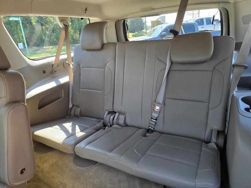 Chevrolet Suburban photo 17
