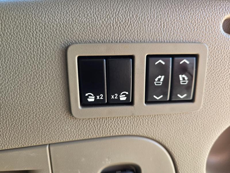 Chevrolet Suburban photo 19