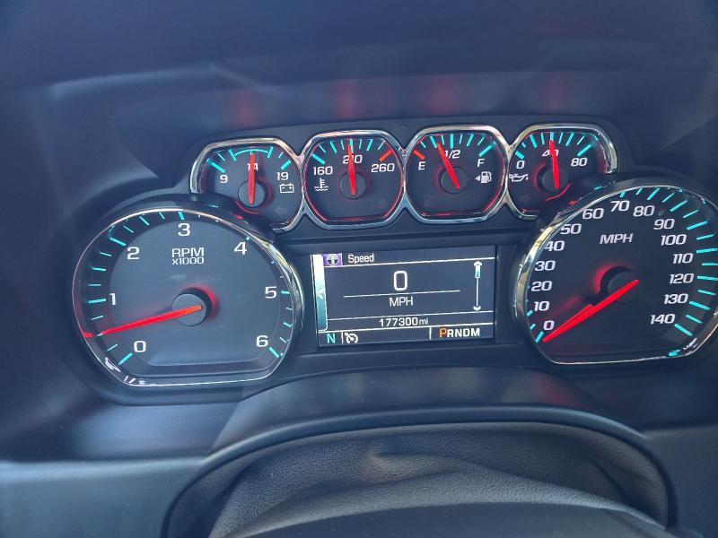 Chevrolet Suburban photo 21