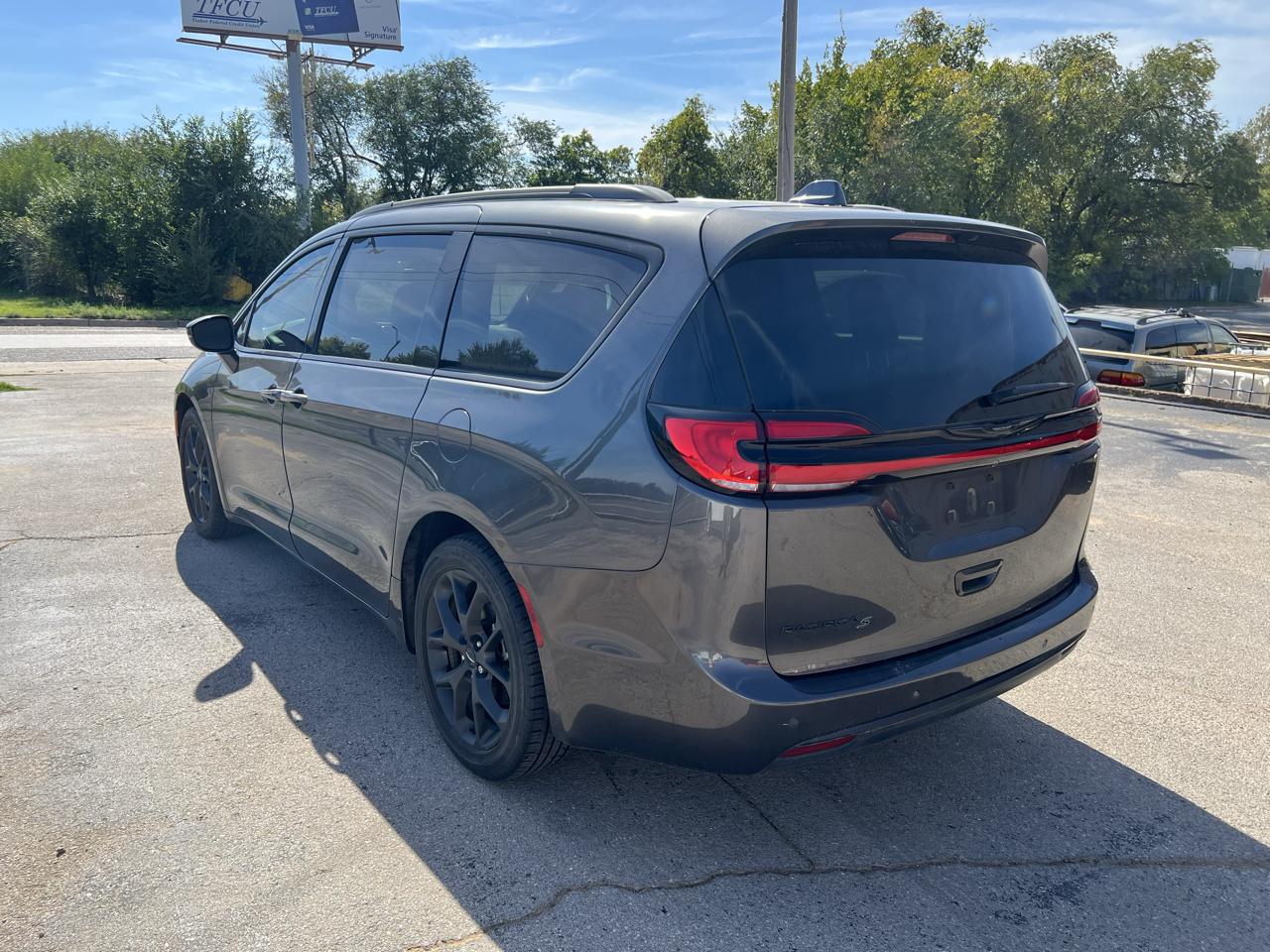 Chrysler Pacifica Touring FWD 2021