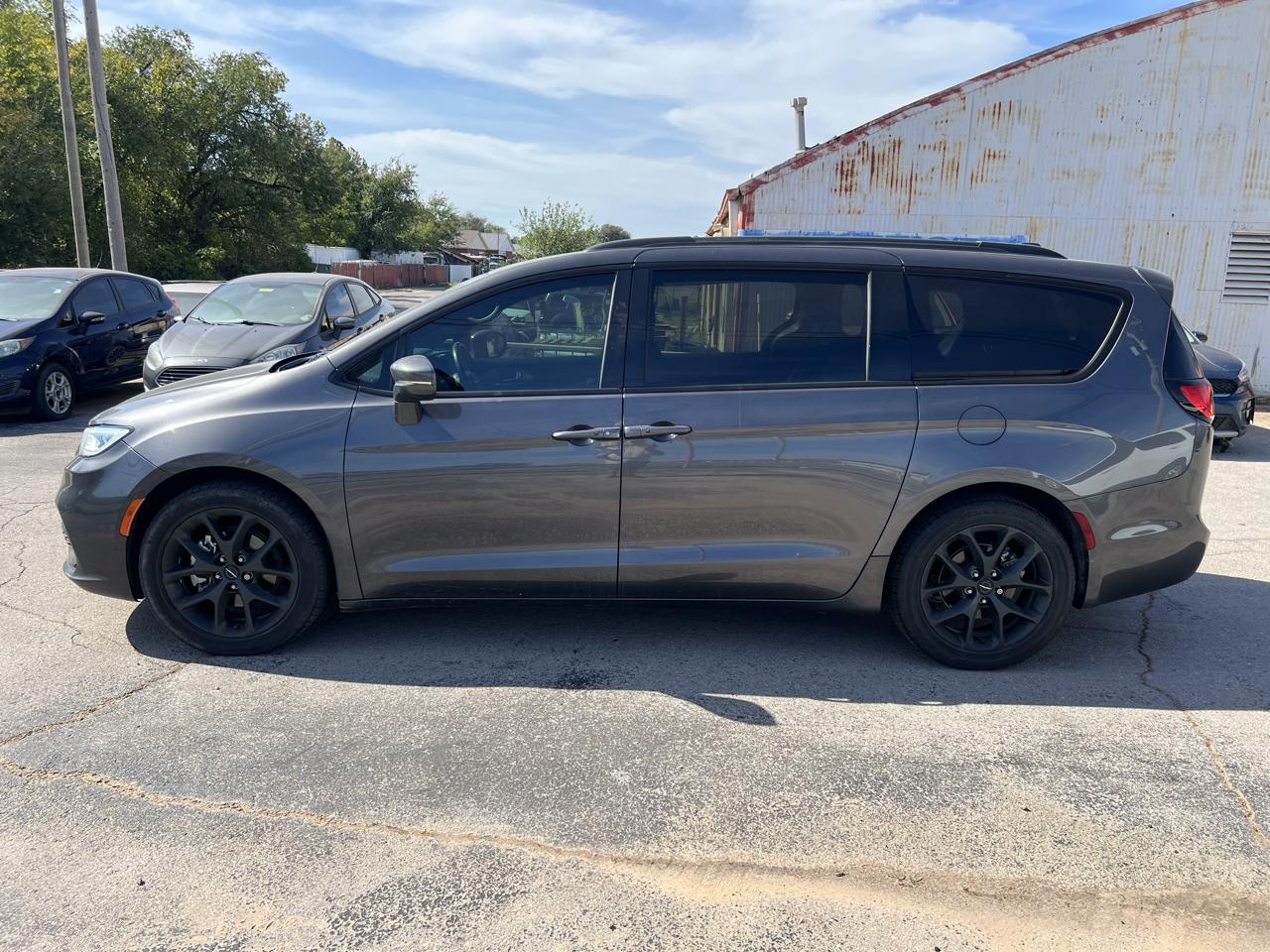 Chrysler Pacifica Touring FWD 2021
