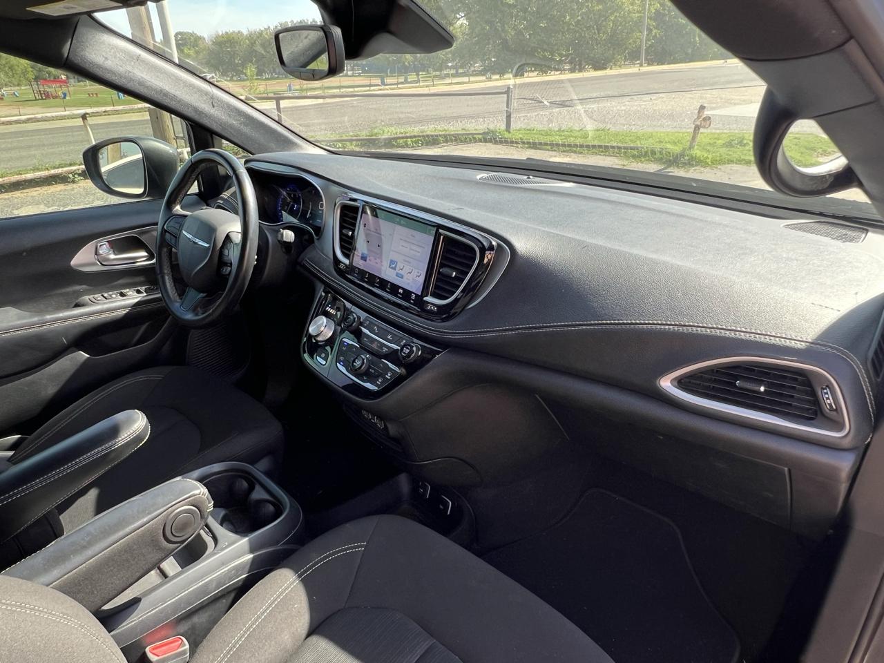 Chrysler Pacifica Touring FWD 2021