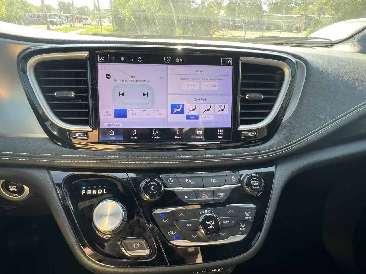 Chrysler Pacifica Touring FWD 2021