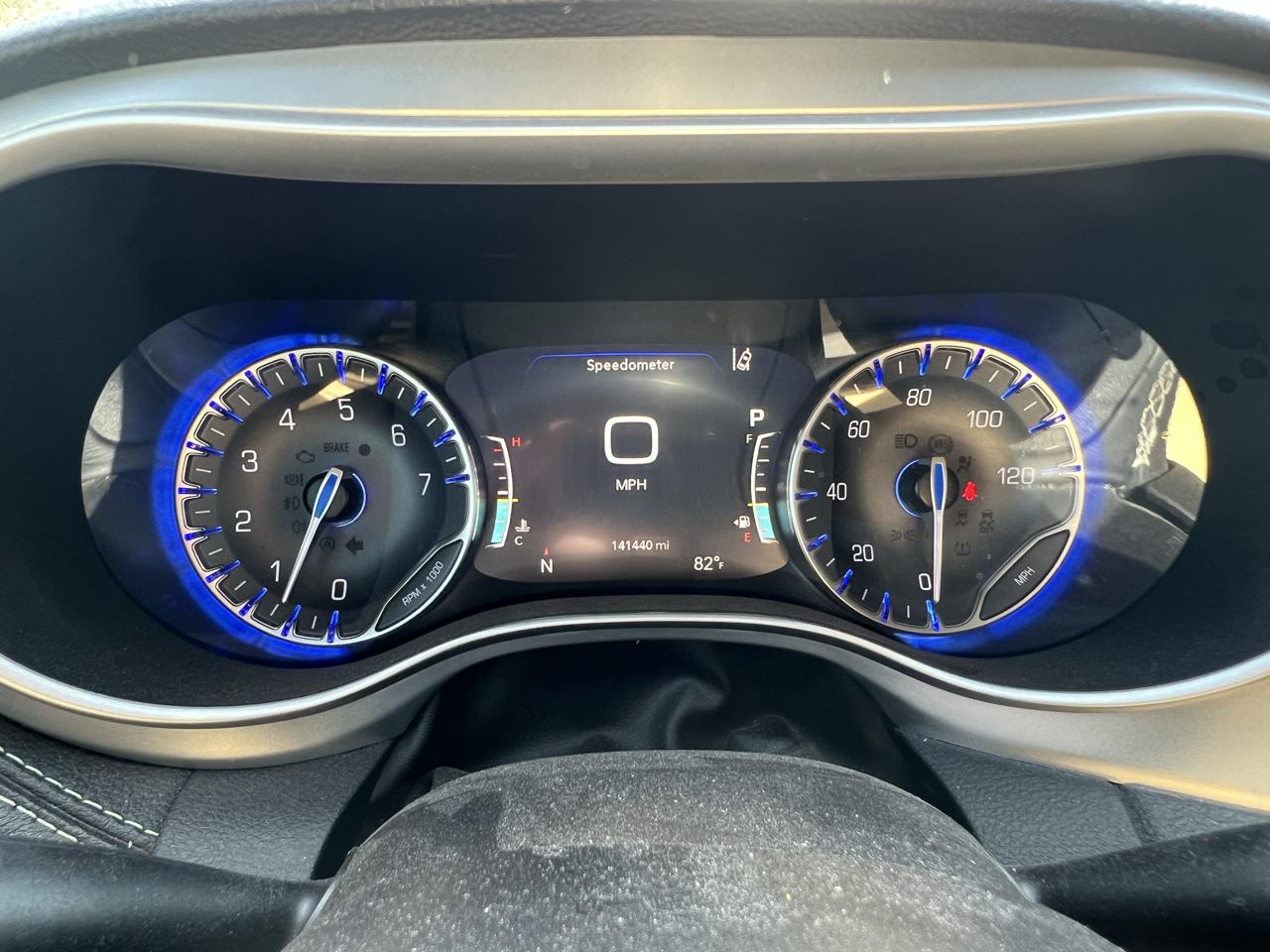 Chrysler Pacifica Touring FWD 2021
