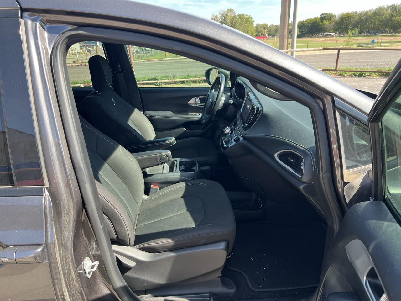 Chrysler Pacifica Touring FWD 2021