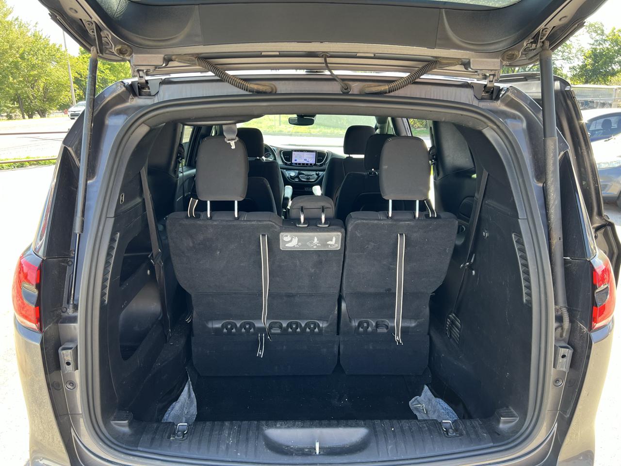 Chrysler Pacifica Touring FWD 2021